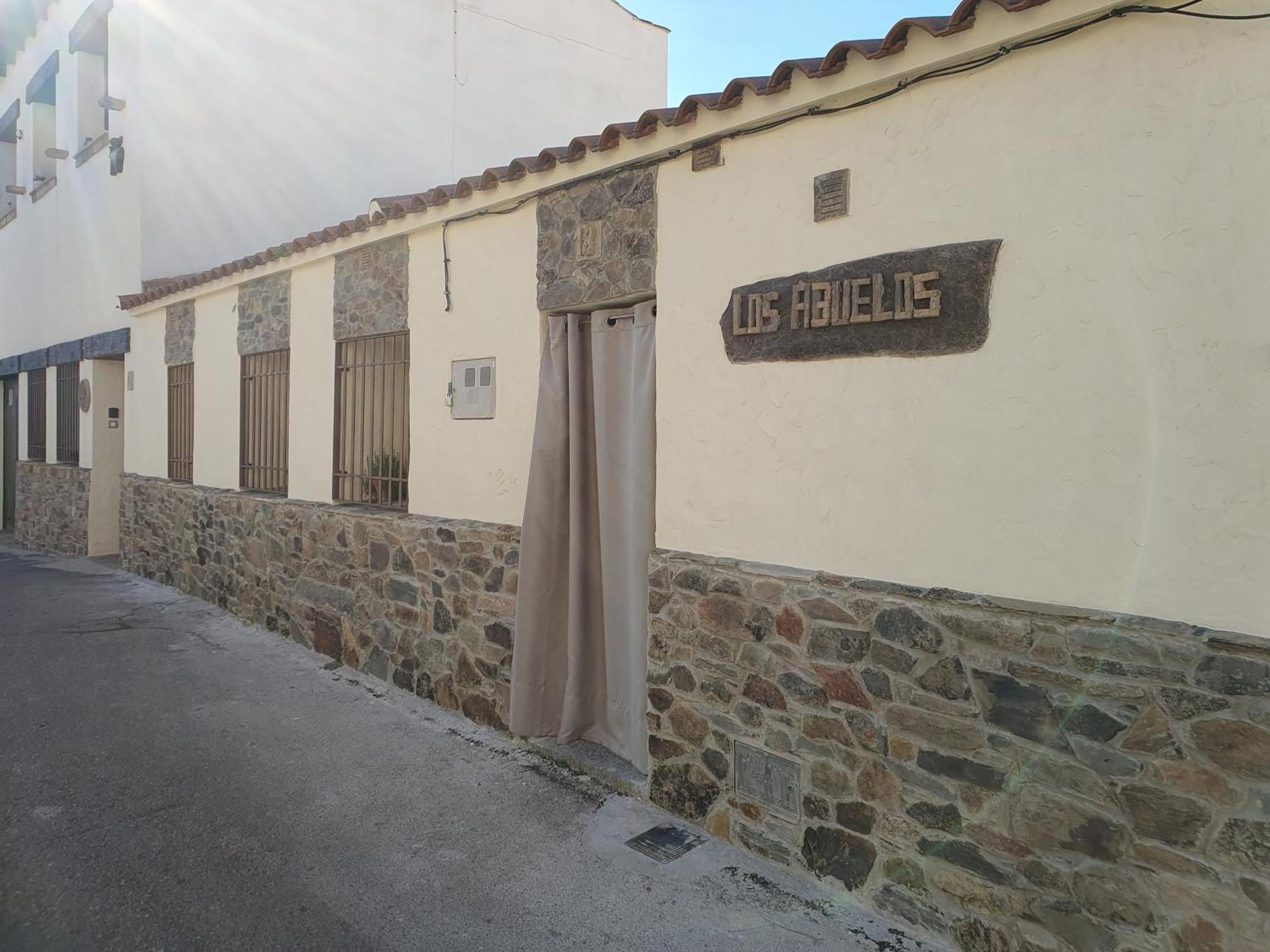 Apartamentos Callampa Torrejon el Rubio Exterior photo